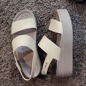 Croc's Brooklyn Low Wedge